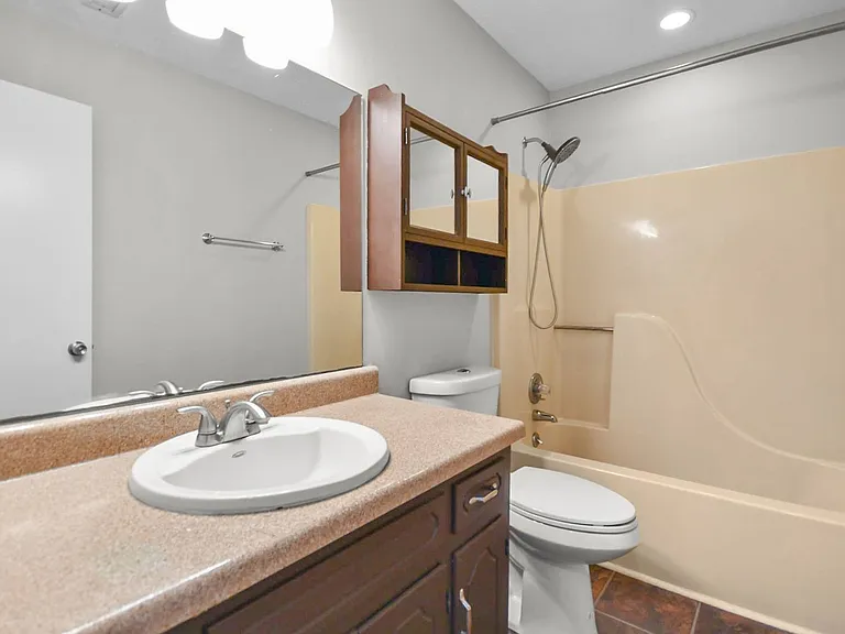 706 Green Valley Ct — Photo 11