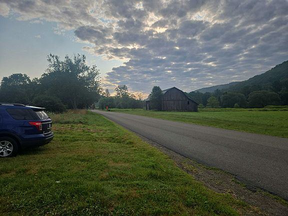 4th image of 1381 Eleven Mile Rd