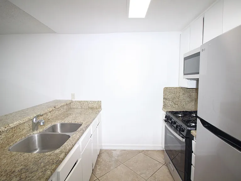 14029 Foothill — Photo 8