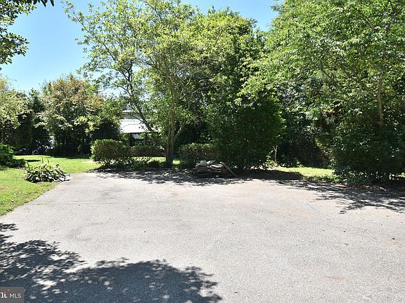 3rd image of 31 Deale Rd