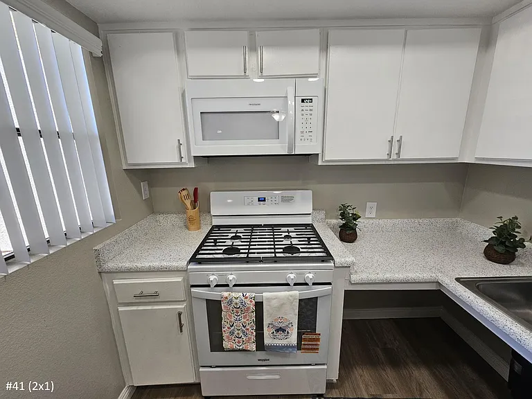 Stonewood Apartments — Photo 21