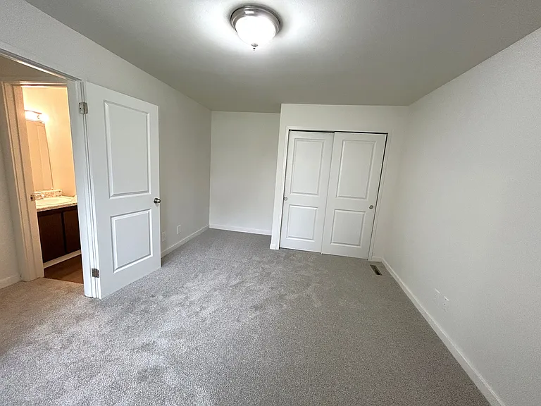 Grand Bend Club Apartments — Photo 29