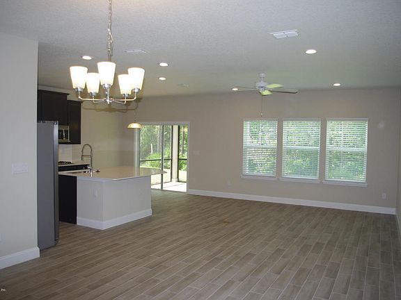 3rd image of 82 Silver Creek Pl