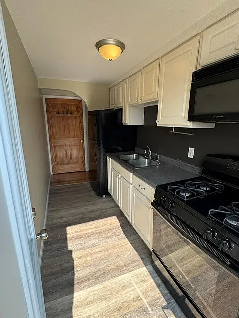 1 bed, 542 sqft, $1,900 — Photo 3