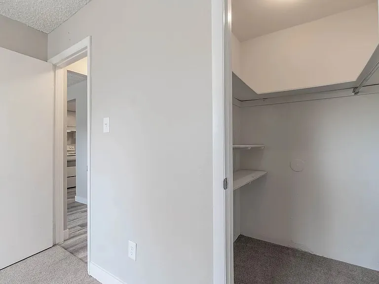 Caravelle Apartments — Photo 21