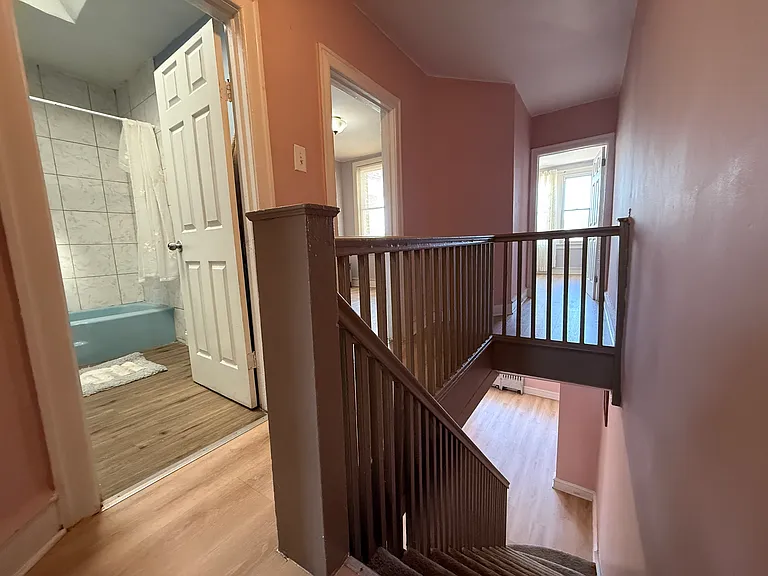 212 E Sheldon St — Photo 18