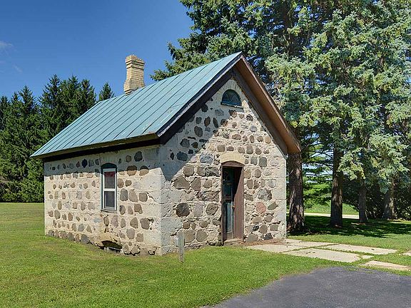 21x16 stone house w/loft