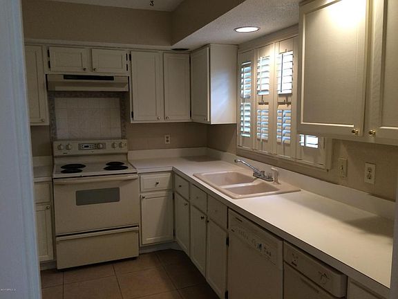 4th image of 392 Regency Wood Dr