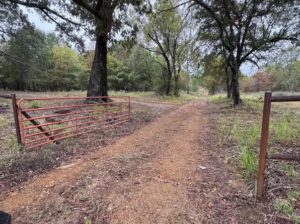 4210 North Rd, Hugo, OK 74743