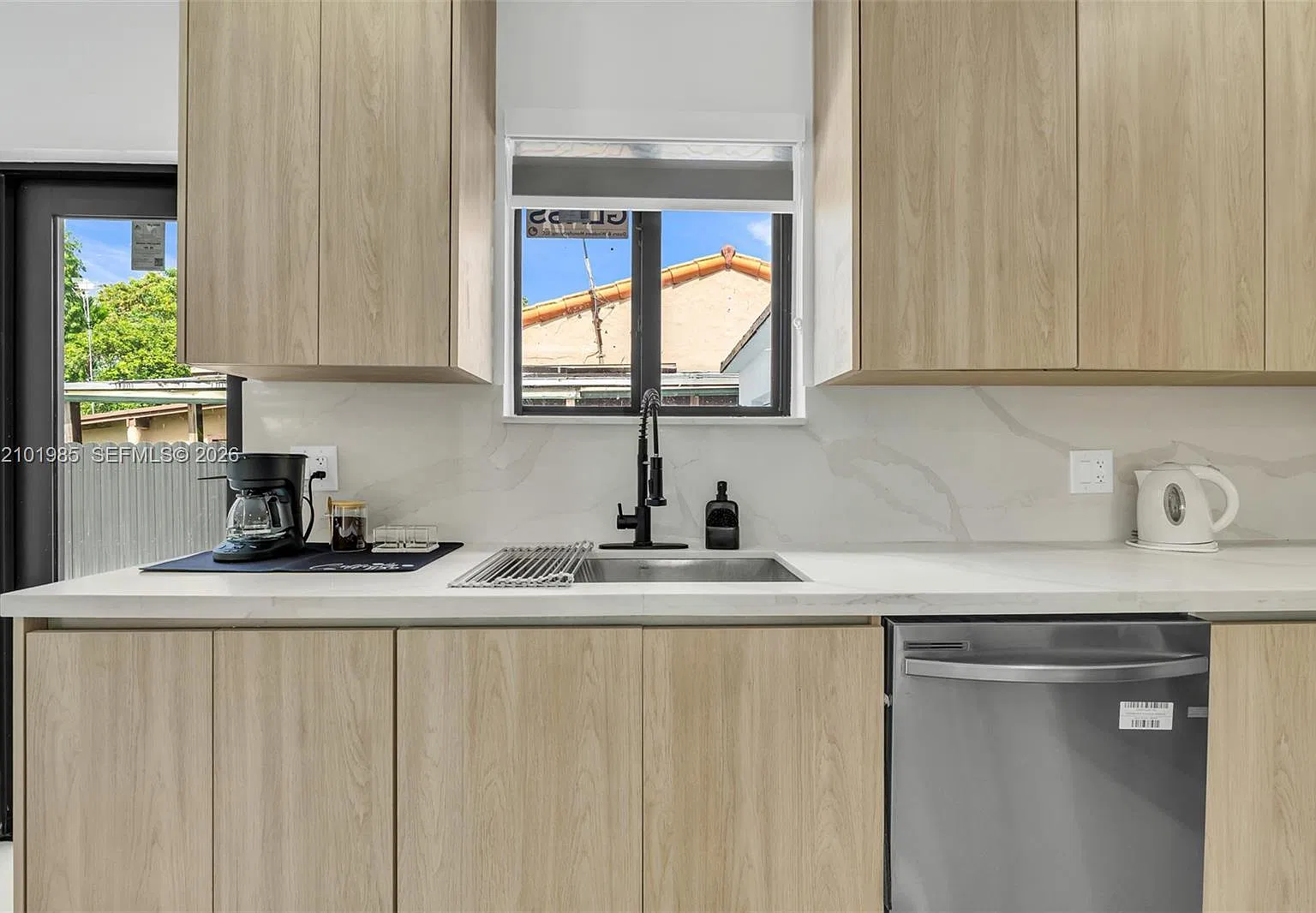 4 bed, 3.5 bath, 2023 sqft, $8,995 — Photo 1