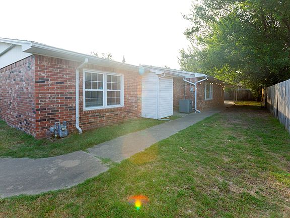 2nd image of 1021 E Miami Ave
