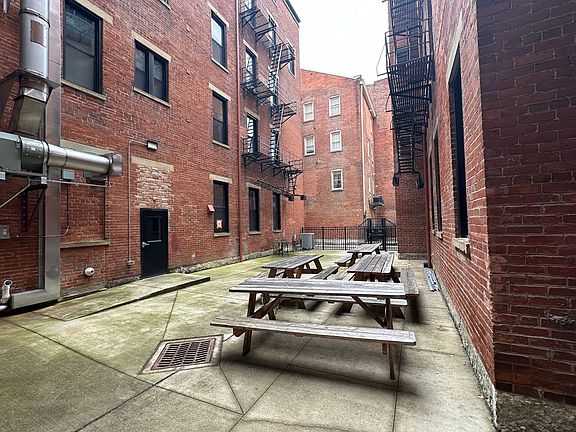 3rd image of 1301-1309 Walnut St #306