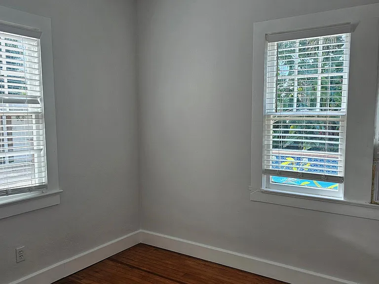 1212 Longwood St — Photo 9