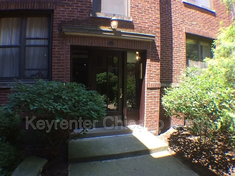 907 W Cornelia Ave #3N — Photo 1