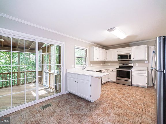 4th image of 12215 Redwood Ct