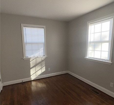 4th image of 809 Saint James St