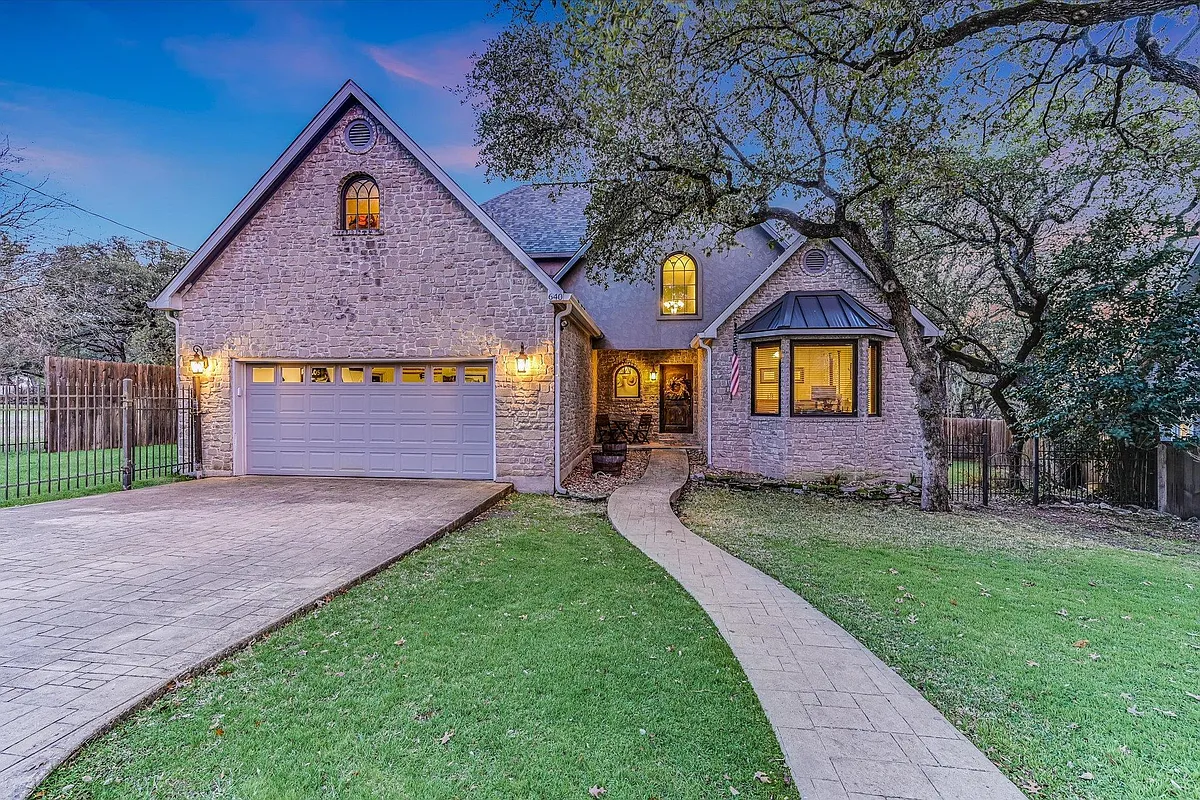Building Photo - 640 Bluffside Dr