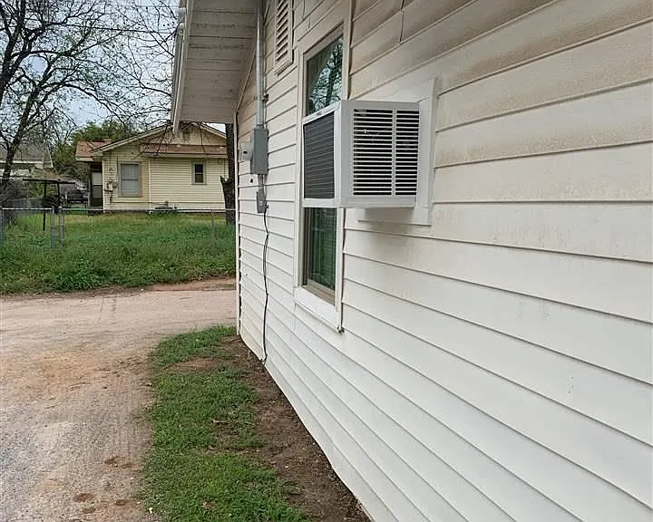 1704 Pearl Ave — Photo 8