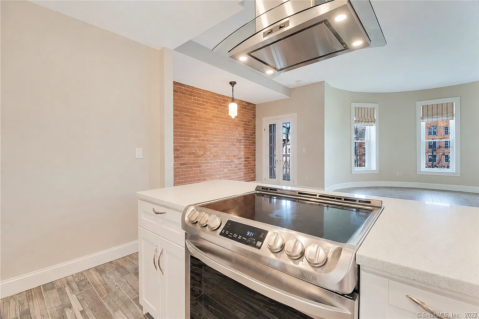 2 bed, 1100 sqft, $2,200 — Photo 1