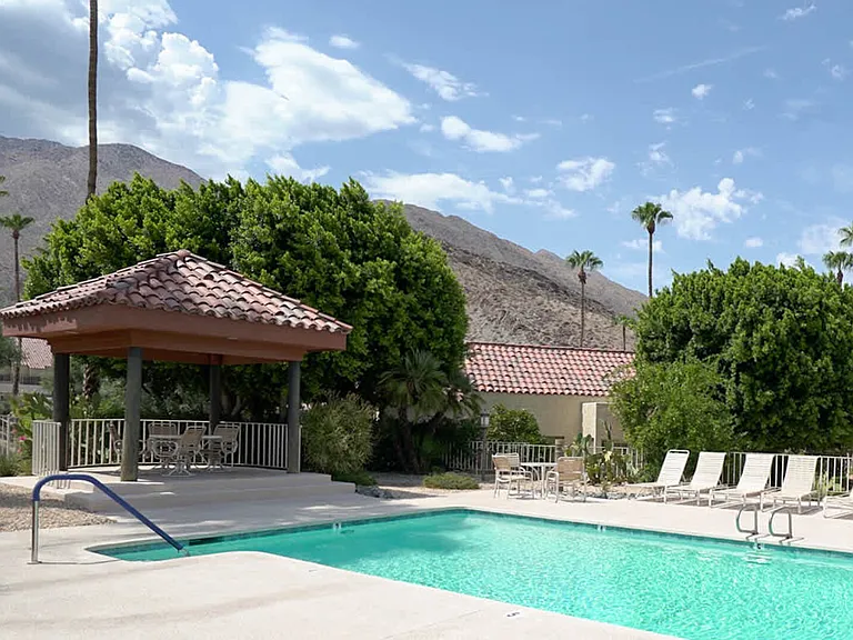 Canyon Cir N — Photo 2