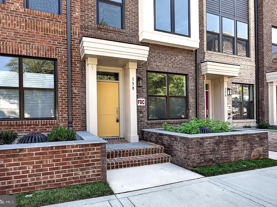 1st image of 158 N Lee Fls