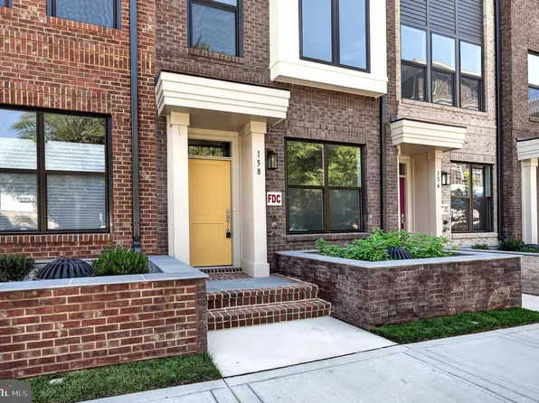 158 N Lee Fls, Church, VA 22046