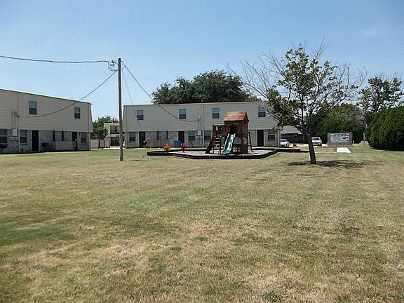 3rd image of 514 SE Gardens Blvd