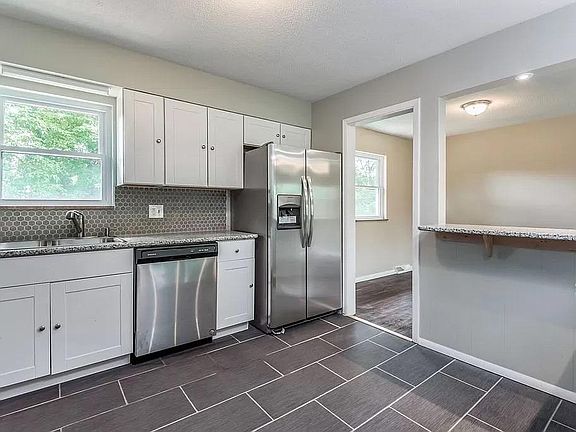 3rd image of 405 E Kings Gate Rd