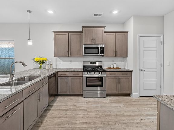 5th image of 756 Radner Way