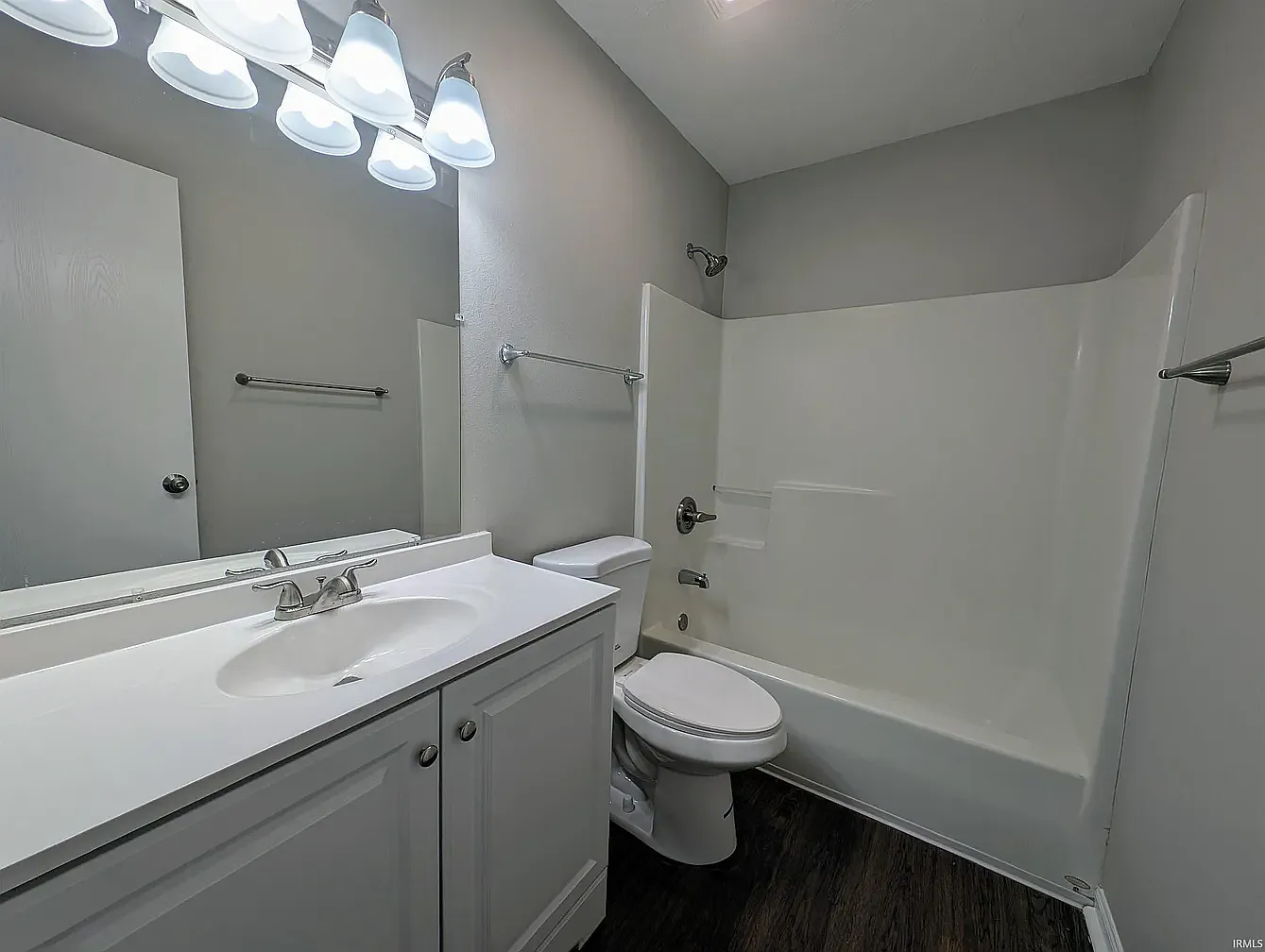 3 bed, 1075 sqft, $1,525 — Photo 1