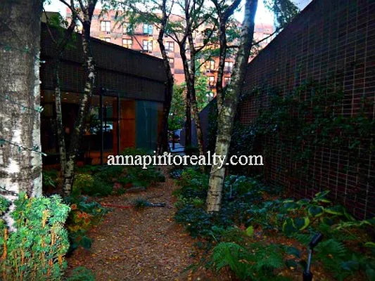 Sold by Anna Pinto Realty | media 18