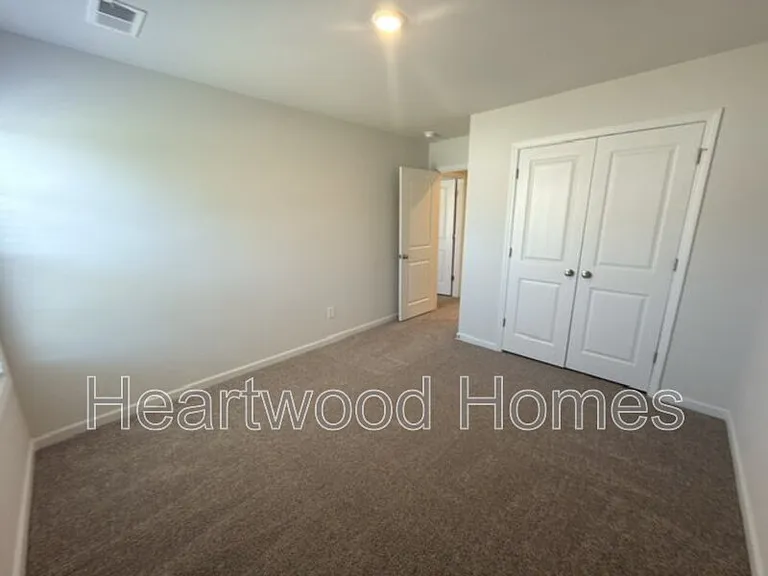 121 Bartlett Dr — Photo 29