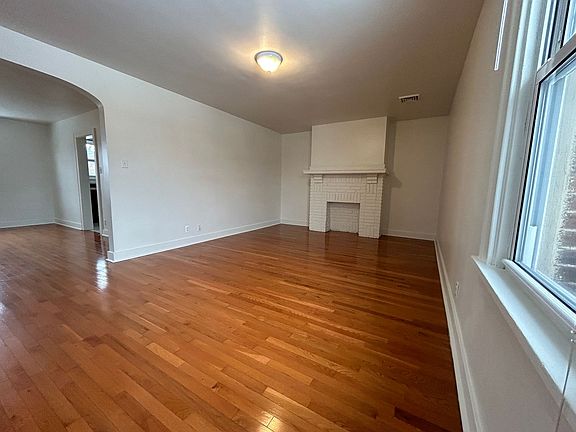 3rd image of 7458 Penfield Ct