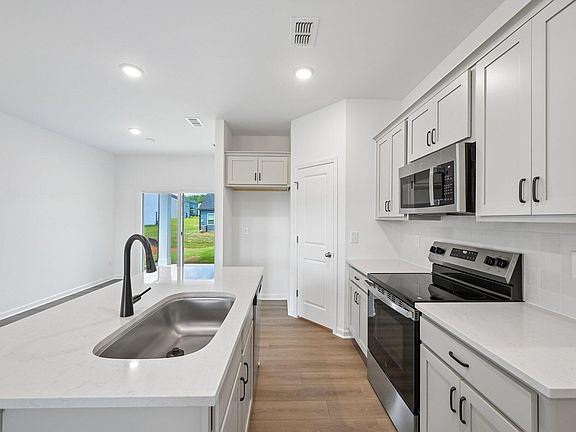 2nd image of 6626 Chillingham Dr