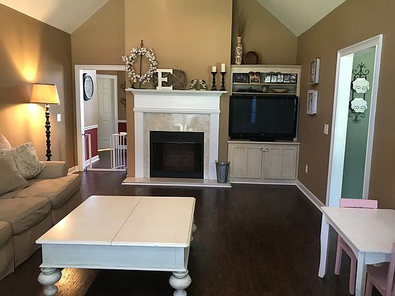 2nd image of 854 Evergreen Cir