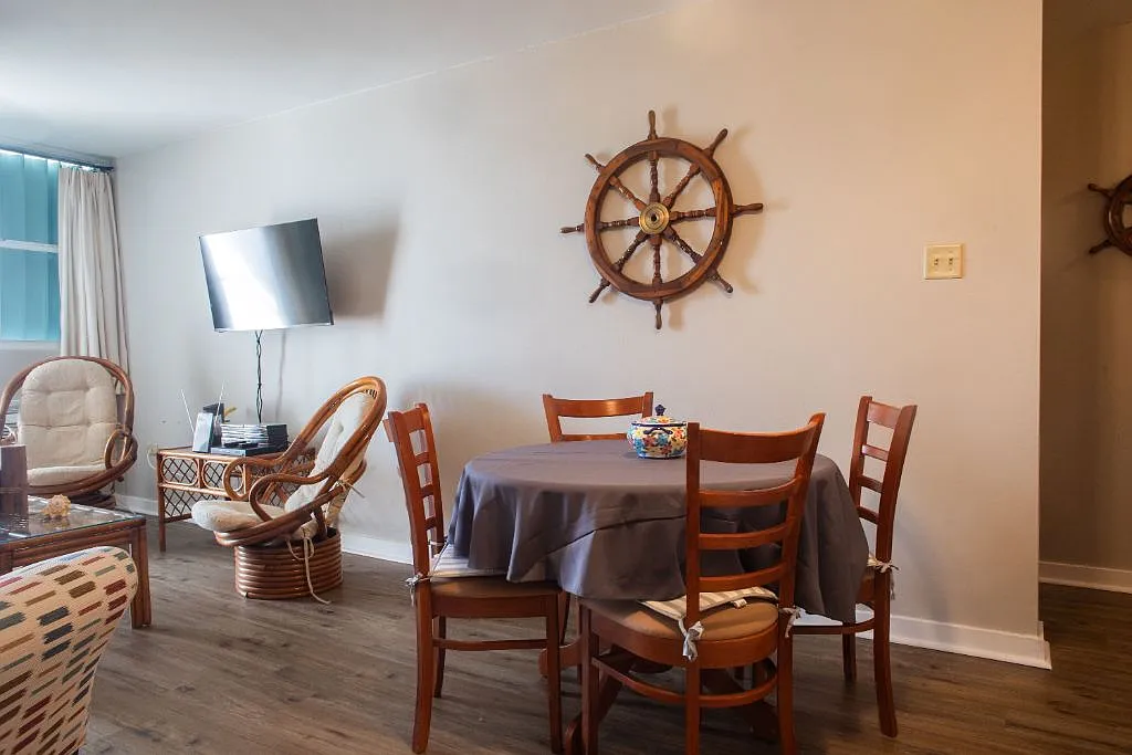 2 bed, 2.0 bath, 1042 sqft, $1,800 — Photo 4