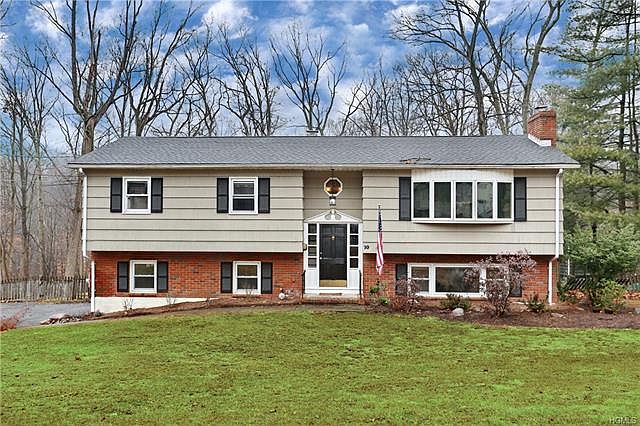 1st image of 10 Overbrook Dr
