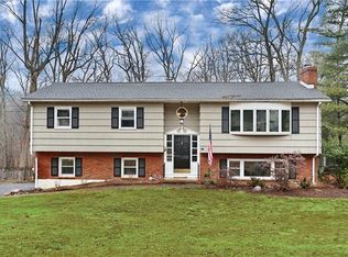 10 Overbrook Dr, Airmont, NY 10952
