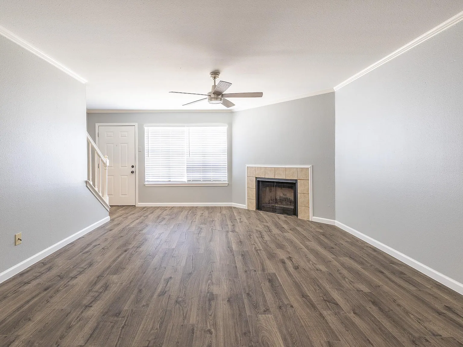 2 bed, 2.5 bath, 1342 sqft, $1,350 — Photo 2