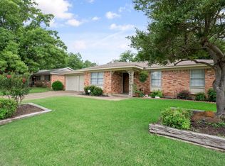 720 Oakwood Ave, Hurst, TX 76053