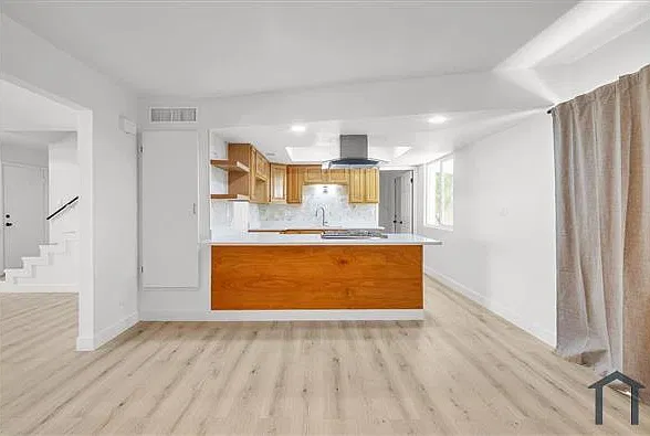 3 bed, 2058 sqft, $2,850 — Photo 3