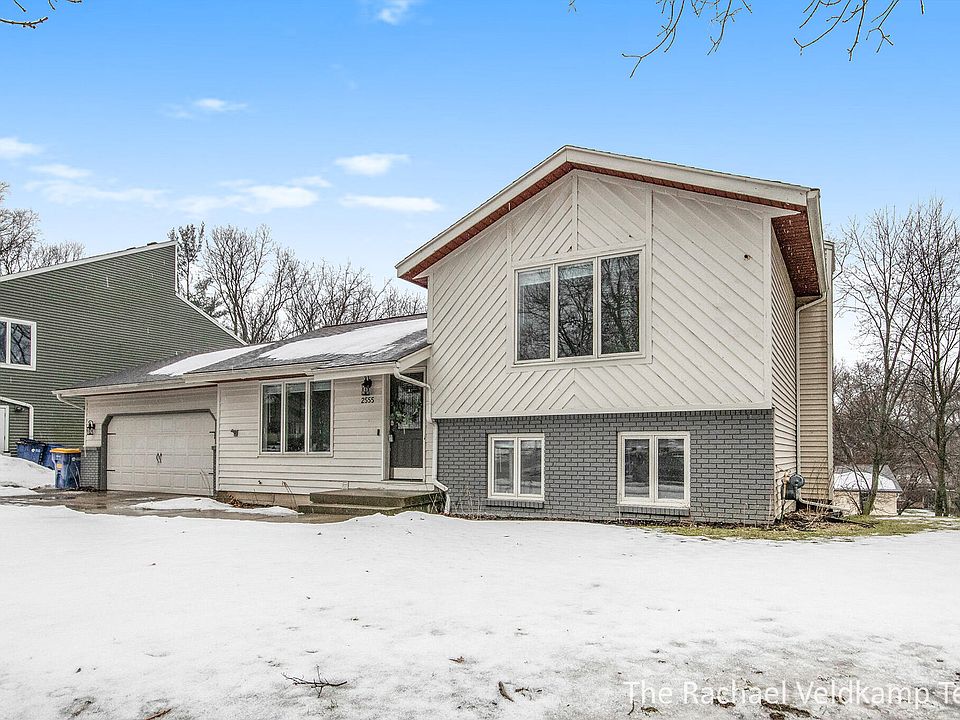 1st image of 2555 Birchcrest Dr SE