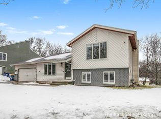 2555 Birchcrest Dr SE, Grand Rapids, MI 49506