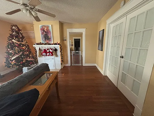 2201 Morena St — Photo 2