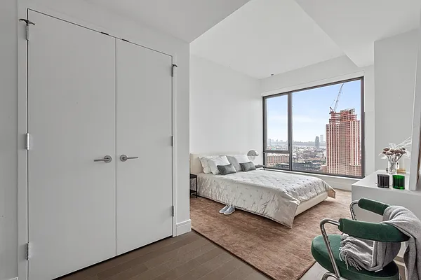 Rented by Greystar | media 7