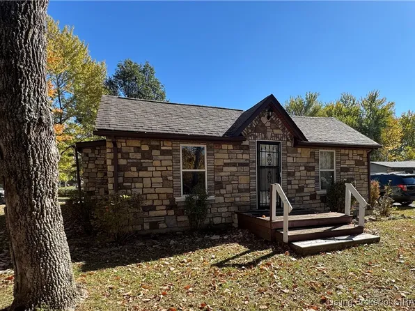 1992 Edgewood Drive, Charlestown, IN 47111