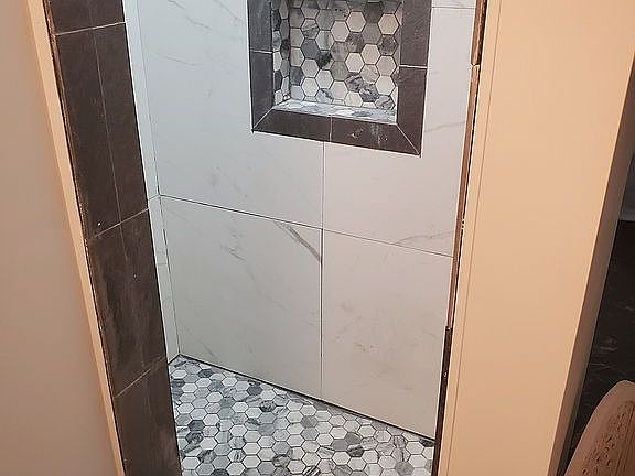 5th image of 12 Circle Dr