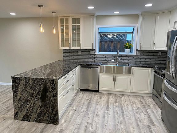 3rd image of 2558 Hill Park Dr