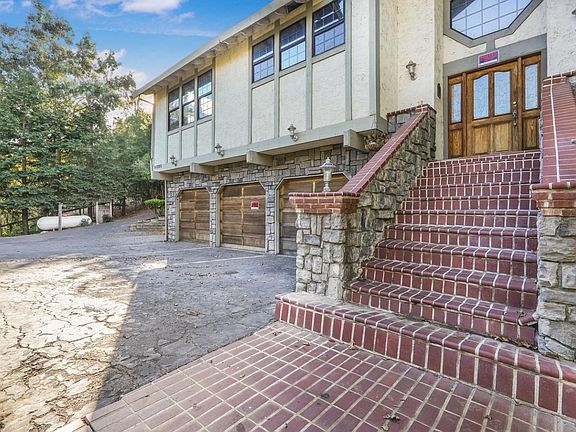 5th image of 14295 Sycamore Dr