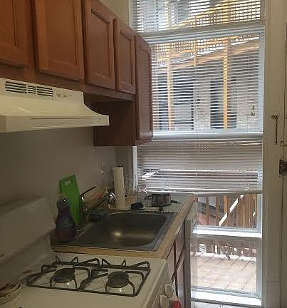 3rd image of 1909 N Lincoln Ave APT 1N